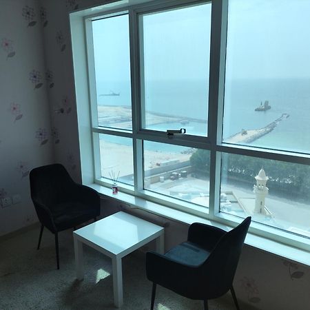 Luxury Sea View Amazing Room Double Bed - Room Inside Apartment Ajman Exterior photo