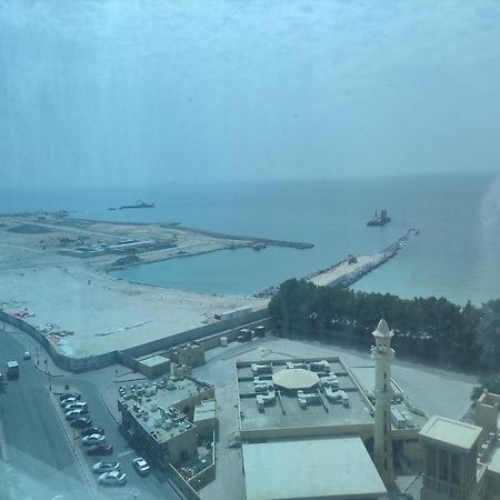 Luxury Sea View Amazing Room Double Bed - Room Inside Apartment Ajman Exterior photo