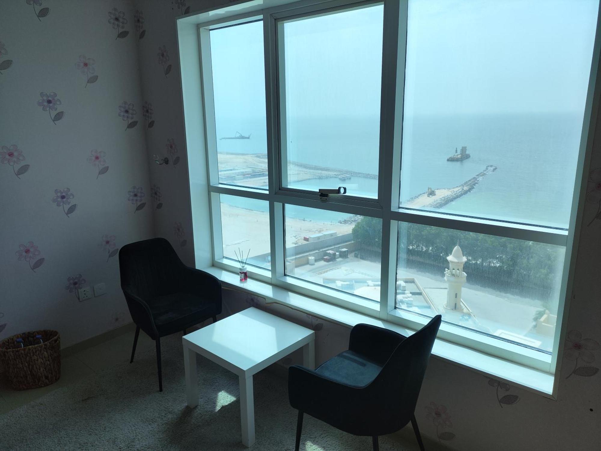 Luxury Sea View Amazing Room Double Bed - Room Inside Apartment Ajman Exterior photo