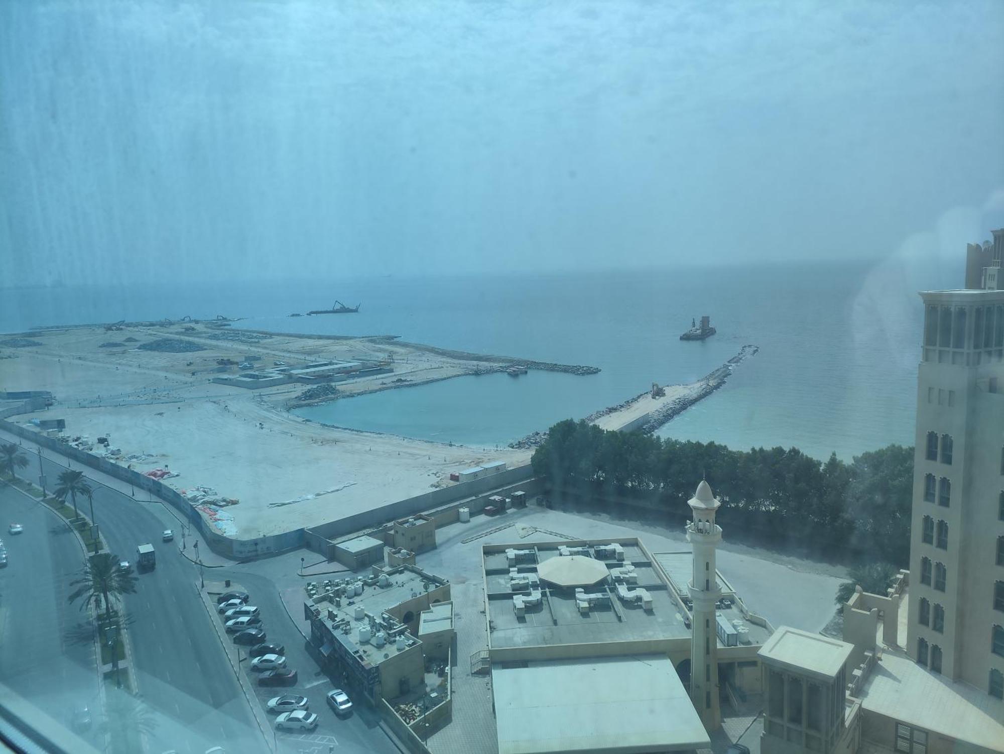 Luxury Sea View Amazing Room Double Bed - Room Inside Apartment Ajman Exterior photo