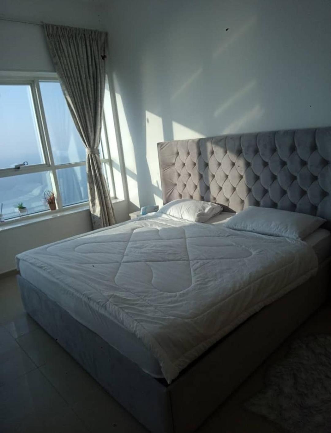 Luxury Sea View Amazing Room Double Bed - Room Inside Apartment Ajman Exterior photo