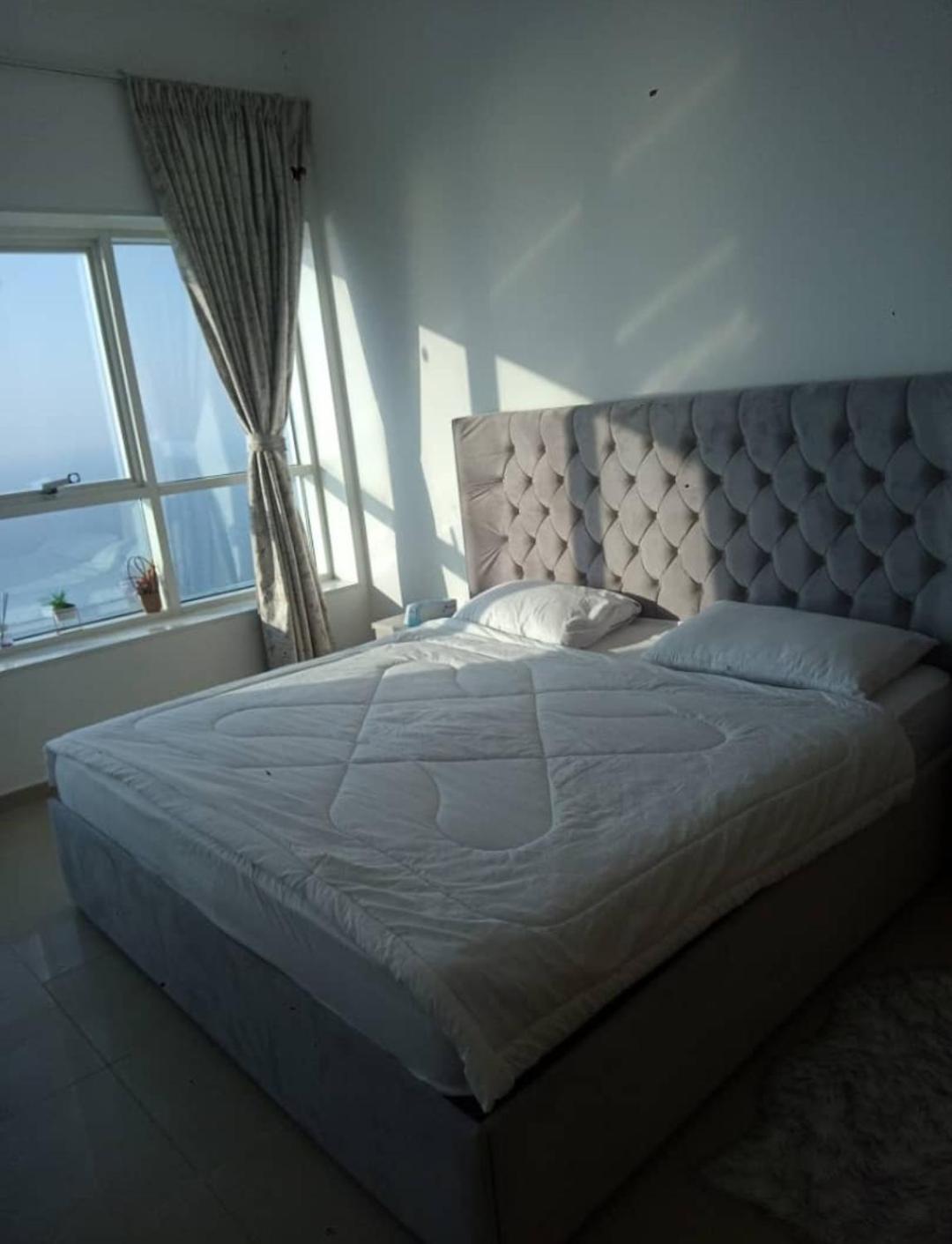 Luxury Sea View Amazing Room Double Bed - Room Inside Apartment Ajman Exterior photo
