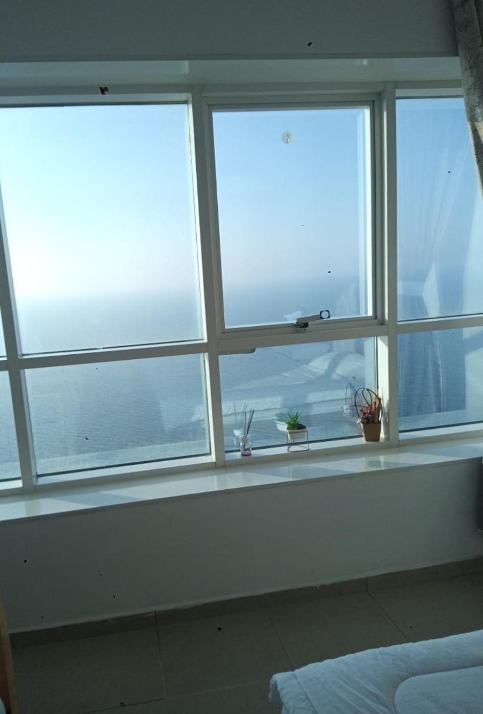 Luxury Sea View Amazing Room Double Bed - Room Inside Apartment Ajman Exterior photo