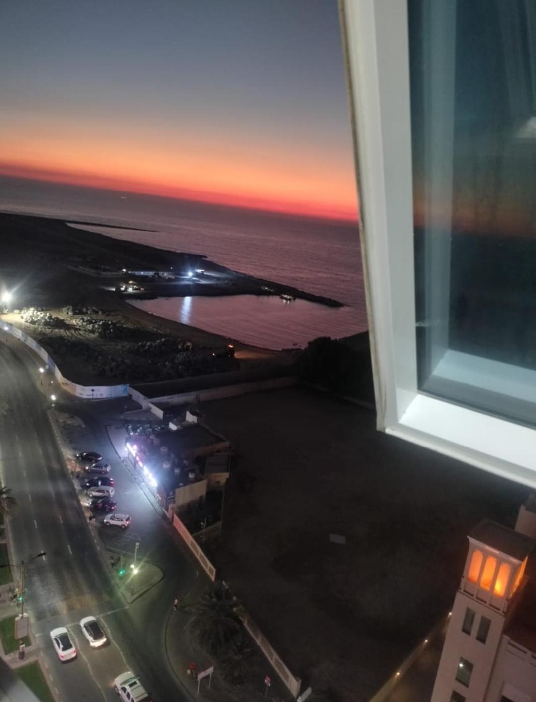 Luxury Sea View Amazing Room Double Bed - Room Inside Apartment Ajman Exterior photo
