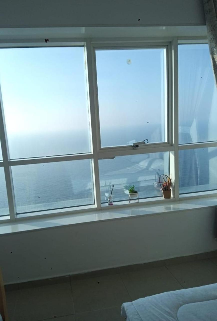 Luxury Sea View Amazing Room Double Bed - Room Inside Apartment Ajman Exterior photo