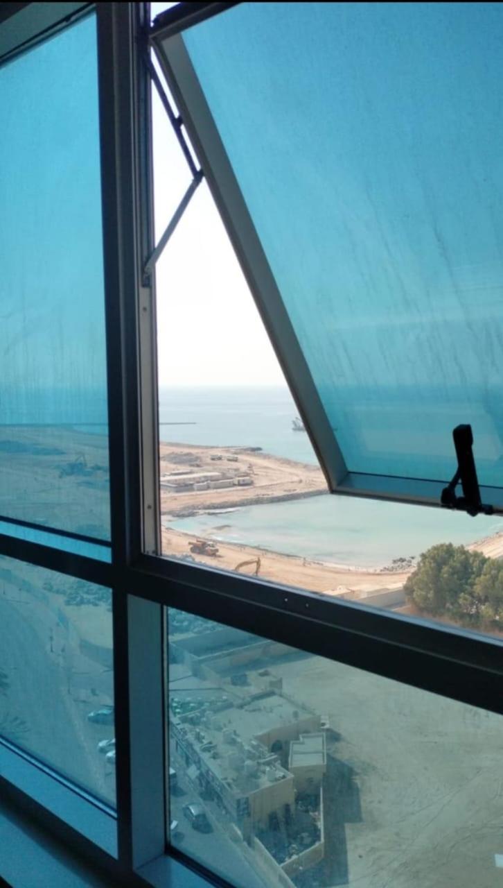 Luxury Sea View Amazing Room Double Bed - Room Inside Apartment Ajman Exterior photo