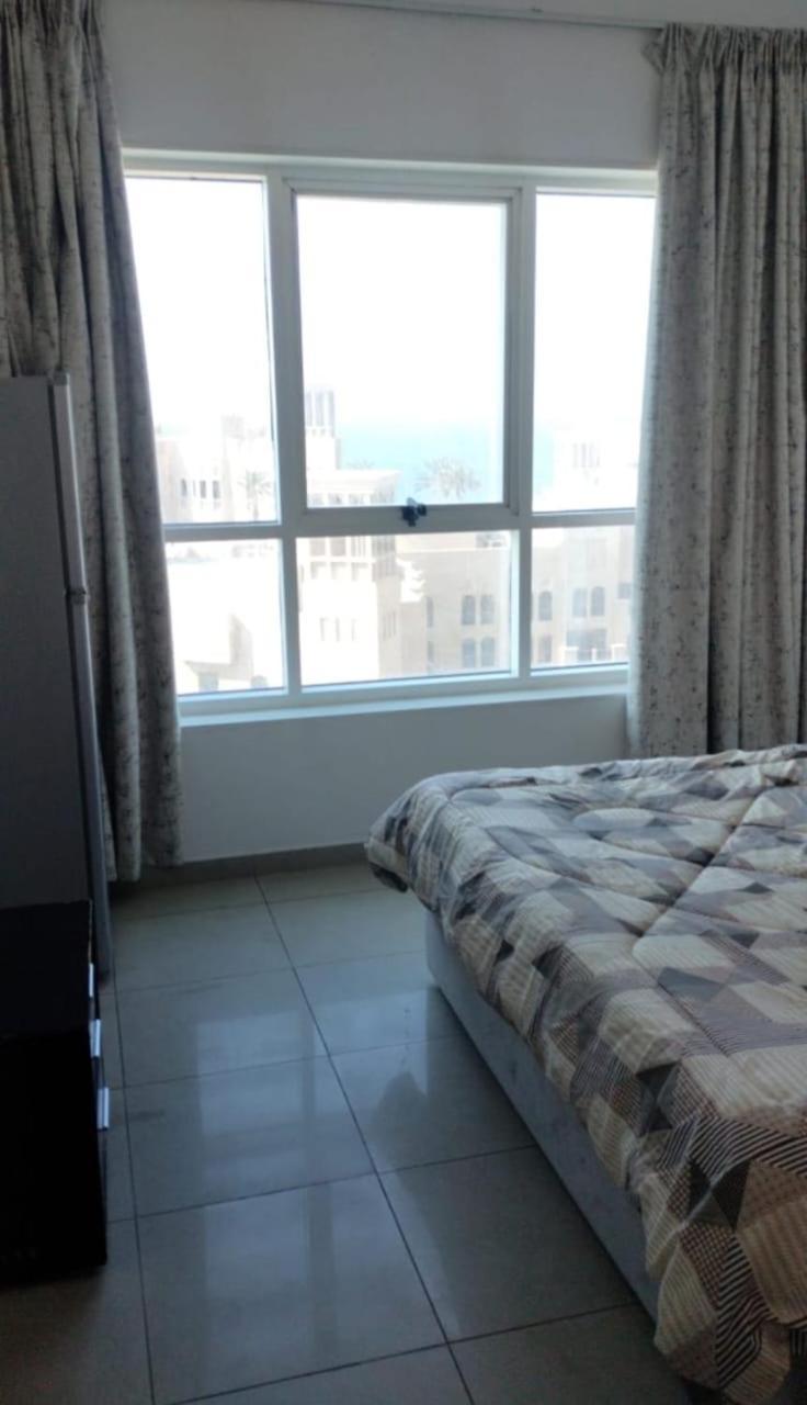 Luxury Sea View Amazing Room Double Bed - Room Inside Apartment Ajman Exterior photo