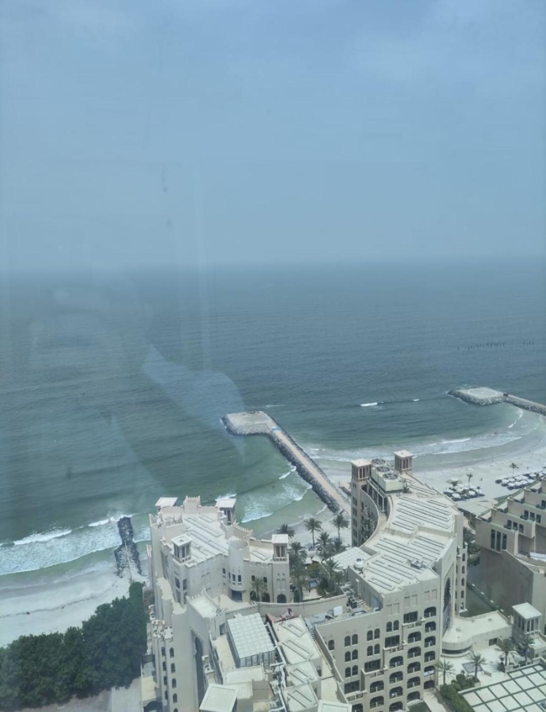 Luxury Sea View Amazing Room Double Bed - Room Inside Apartment Ajman Exterior photo