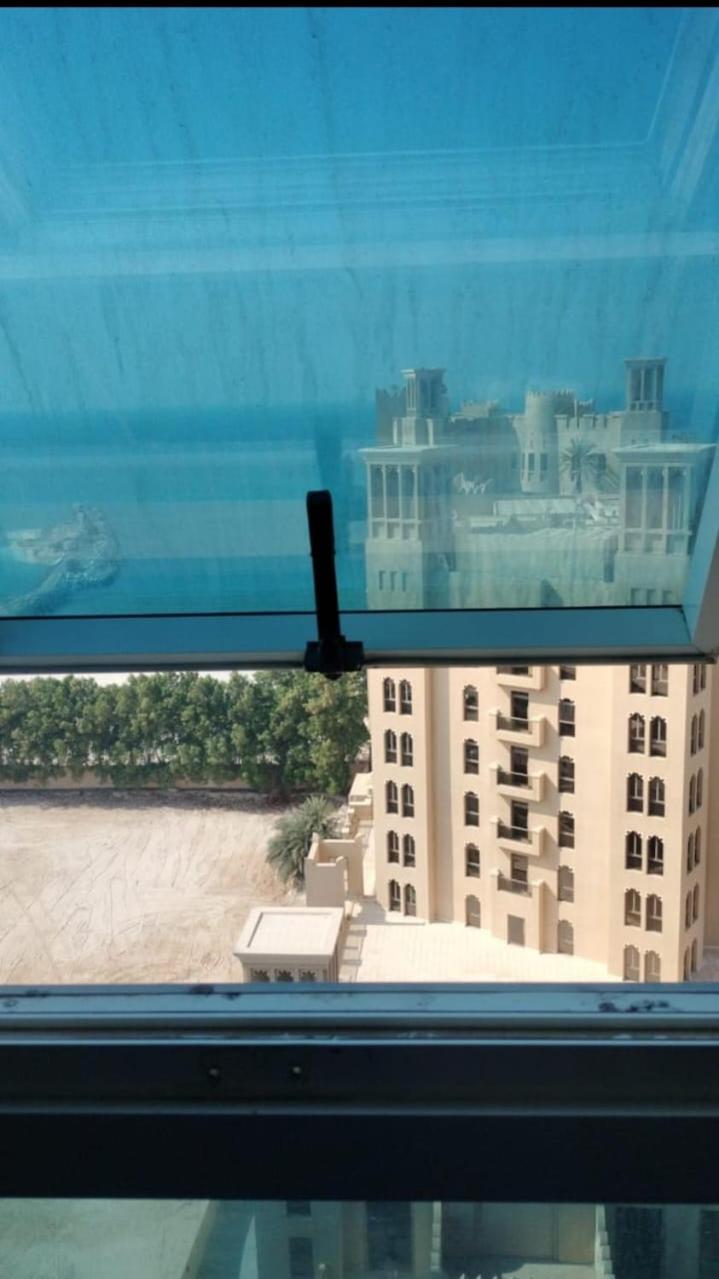 Luxury Sea View Amazing Room Double Bed - Room Inside Apartment Ajman Exterior photo