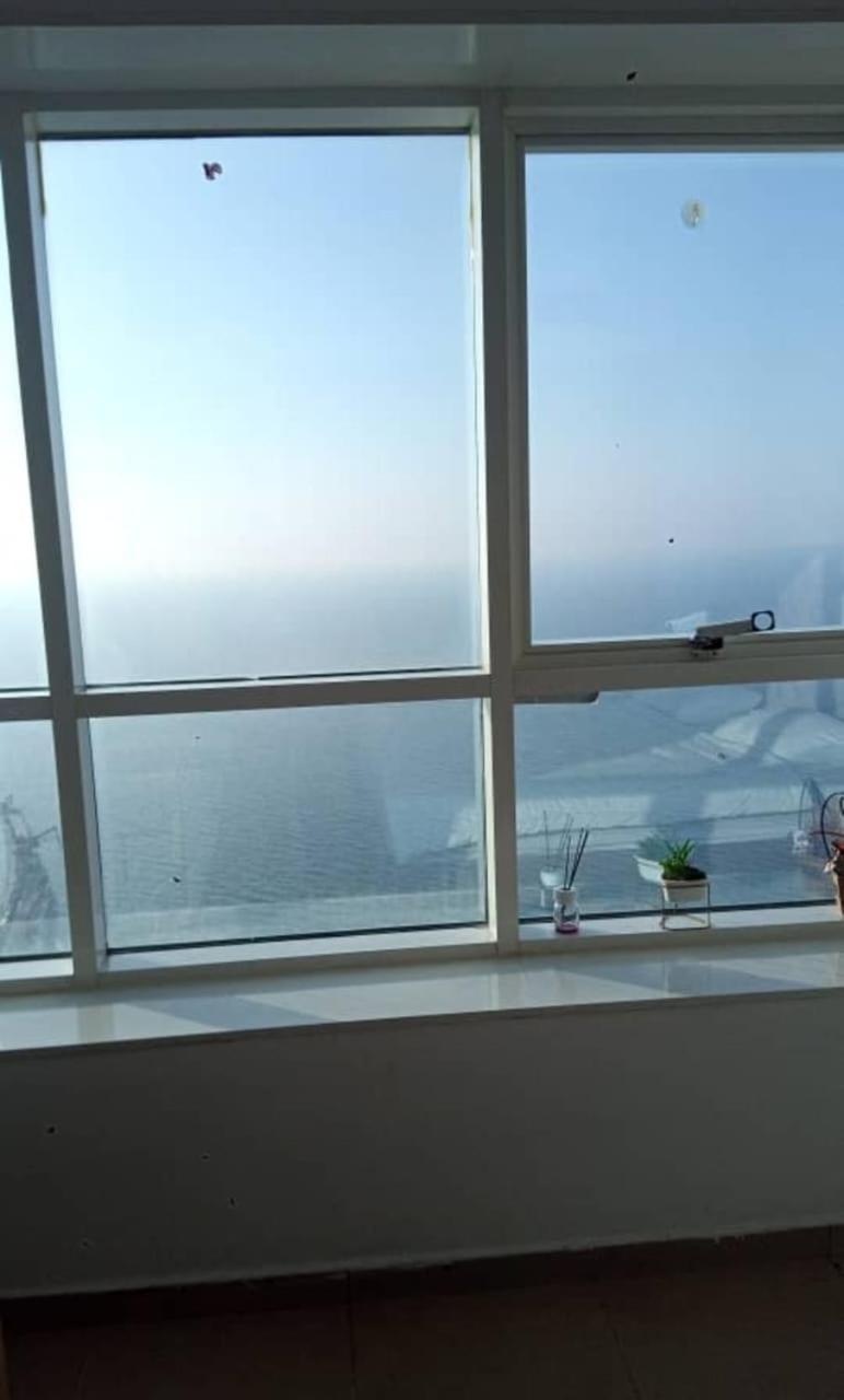 Luxury Sea View Amazing Room Double Bed - Room Inside Apartment Ajman Exterior photo