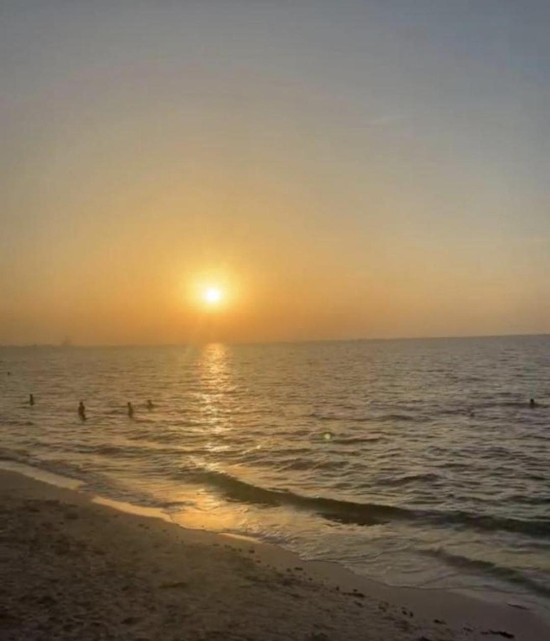 Luxury Sea View Amazing Room Double Bed - Room Inside Apartment Ajman Exterior photo
