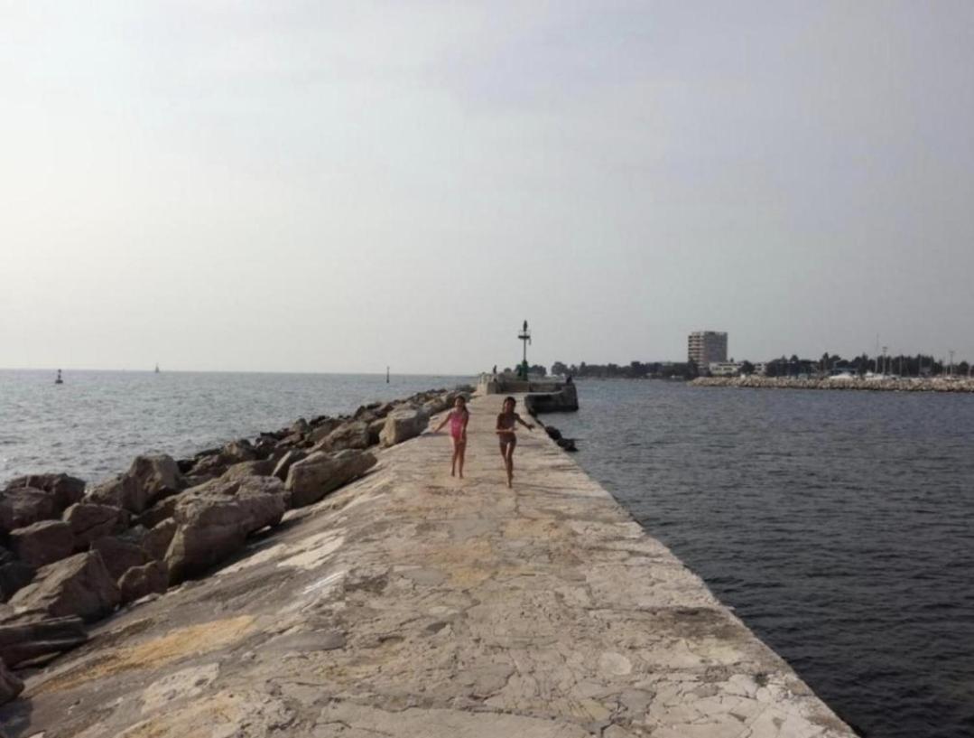 Luxury Sea View Amazing Room Double Bed - Room Inside Apartment Ajman Exterior photo