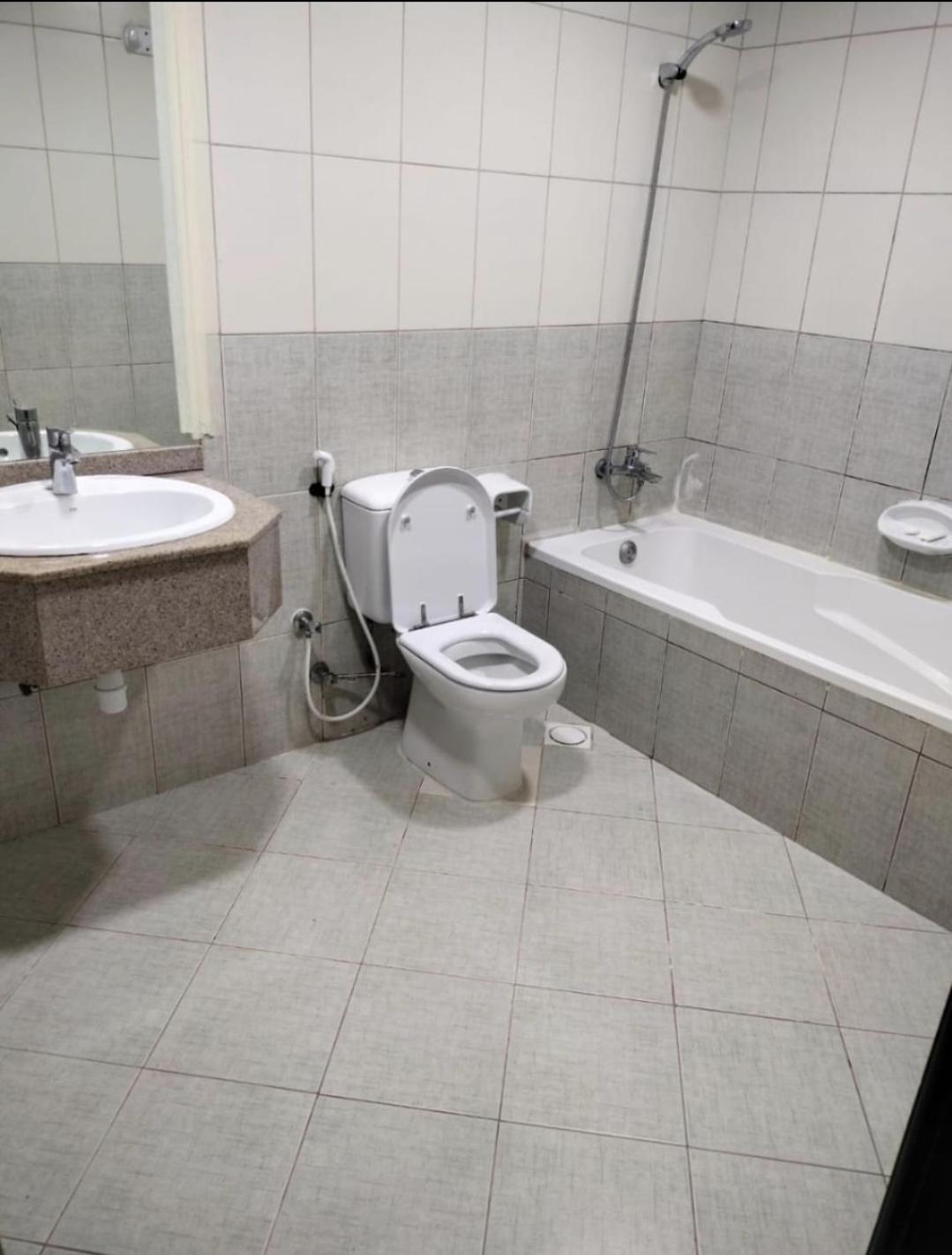 Luxury Sea View Amazing Room Double Bed - Room Inside Apartment Ajman Exterior photo
