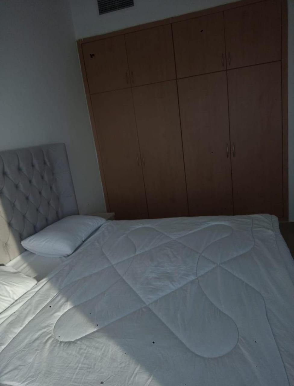 Luxury Sea View Amazing Room Double Bed - Room Inside Apartment Ajman Exterior photo